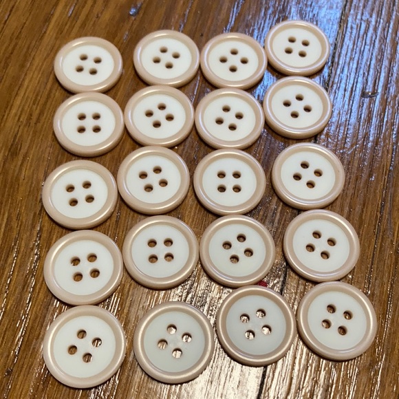 Twenty Vintage Buttons from Spain - Picture 2 of 3